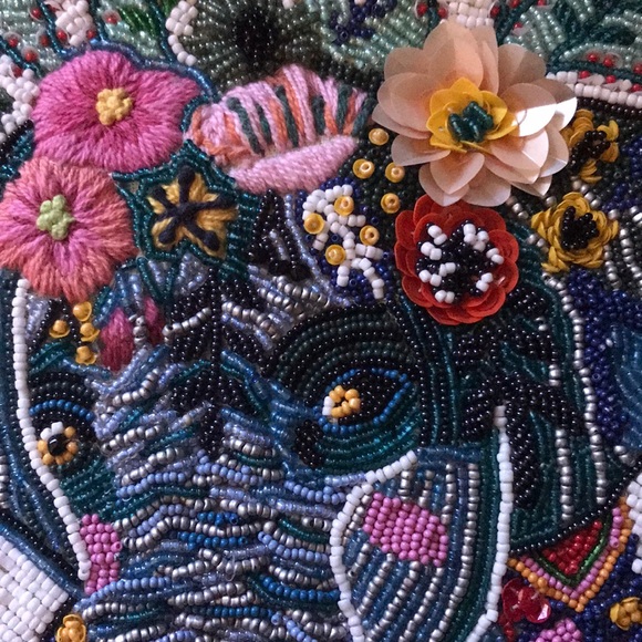 ELEPHANT EMBELLISHED / Beaded Pouch - Picture 3 of 5